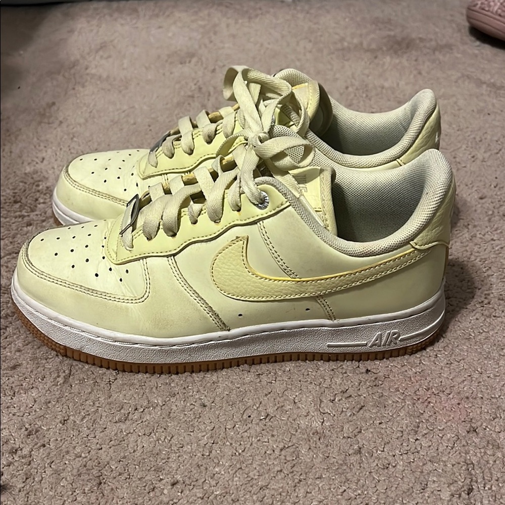 Nike Air Force 1 Low Sneakers in Light Yellow